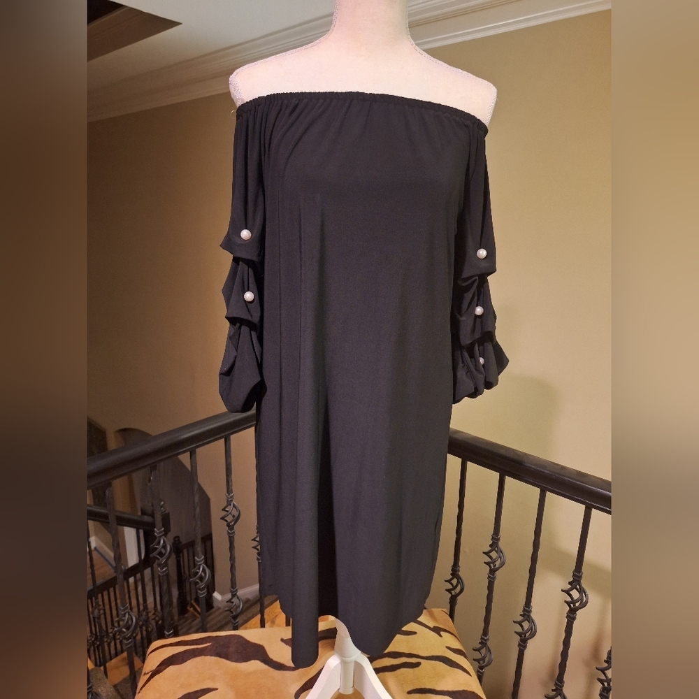 Beautiful MSK on or off shoulder flow dress.  Size Small